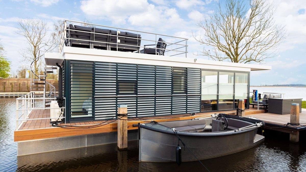 Offingawier Boat Rental | Houseboat on and around the Sneekermeer