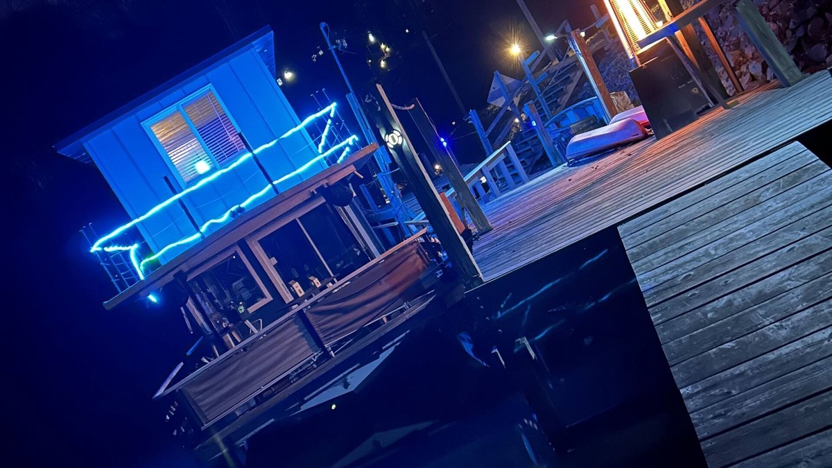 Dixie - Berryhill Boat Rental | HOUSEBOAT on lake Wylie, Beautiful View and Fun.
