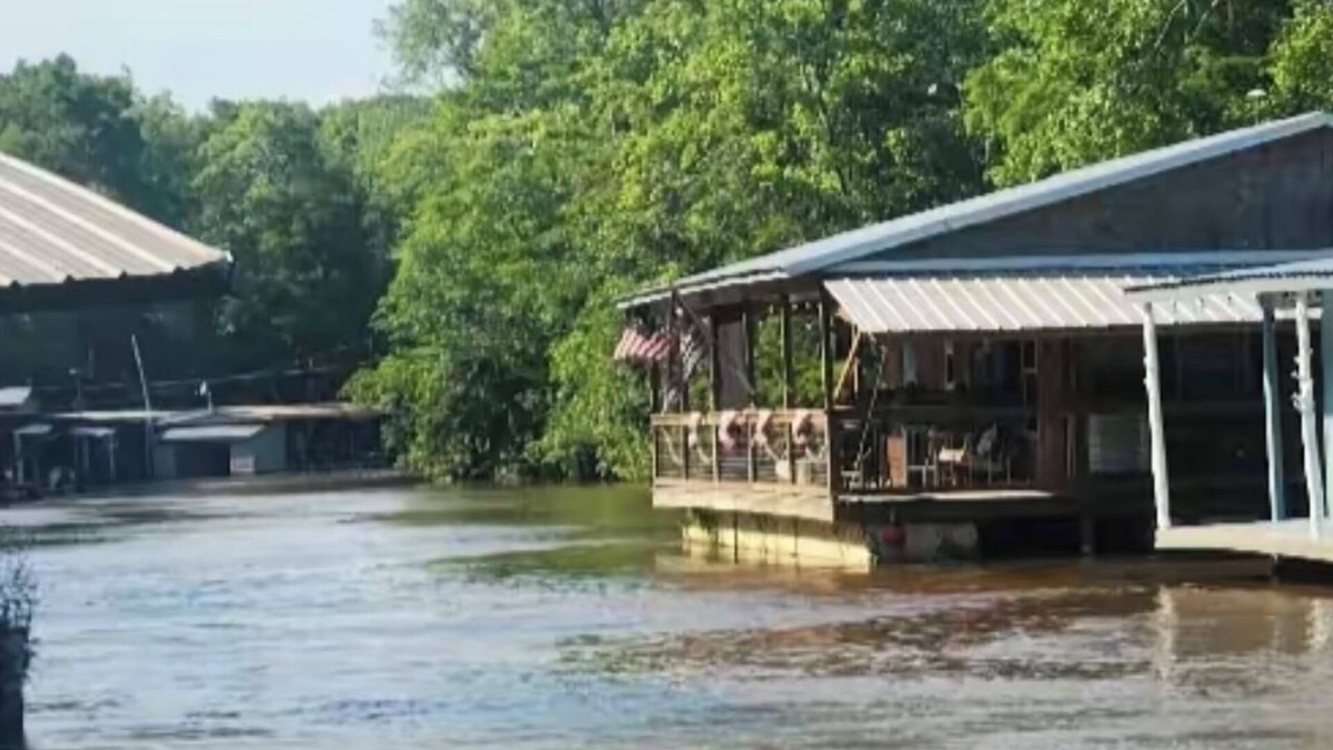 Vancleave Boat Rental | Houseboat on Poticaw Bayou!