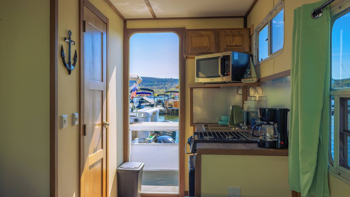 Hewitt Boat Rental | Houseboat Paradise Vacation