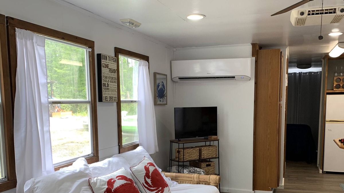 Westlake Boat Rental | Houseboat retreat!