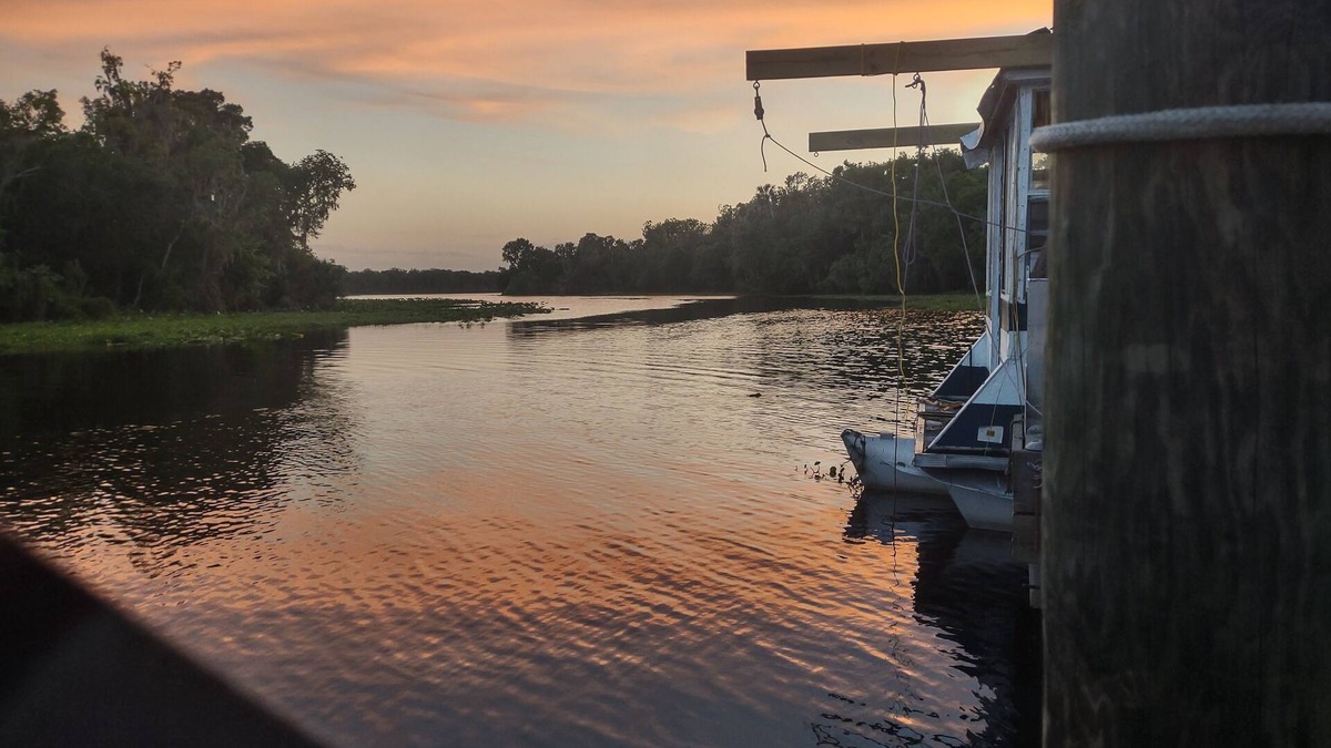 Pierson Boat Rental | Houseboat Shanty on St Johns River Florida