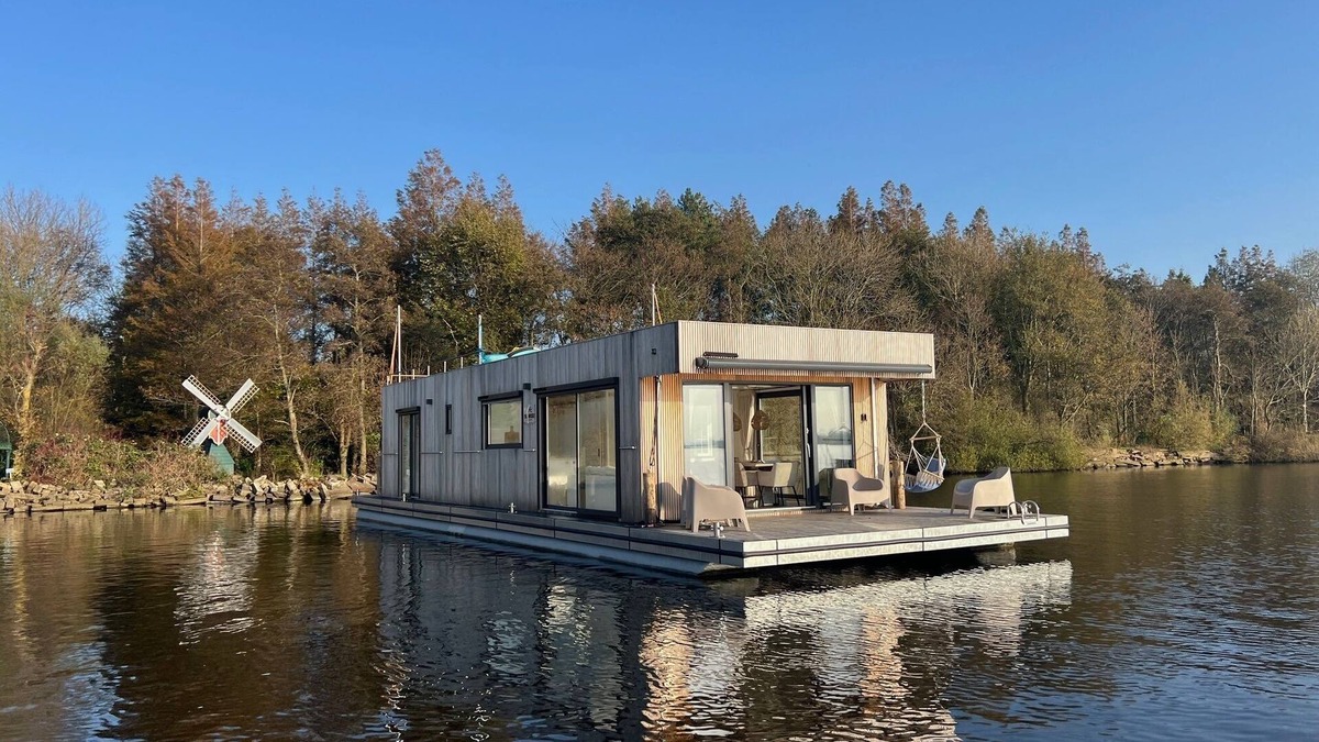 Buitenkaag Boat Rental | Houseboat "Sunrise" Kagerplassen 6p