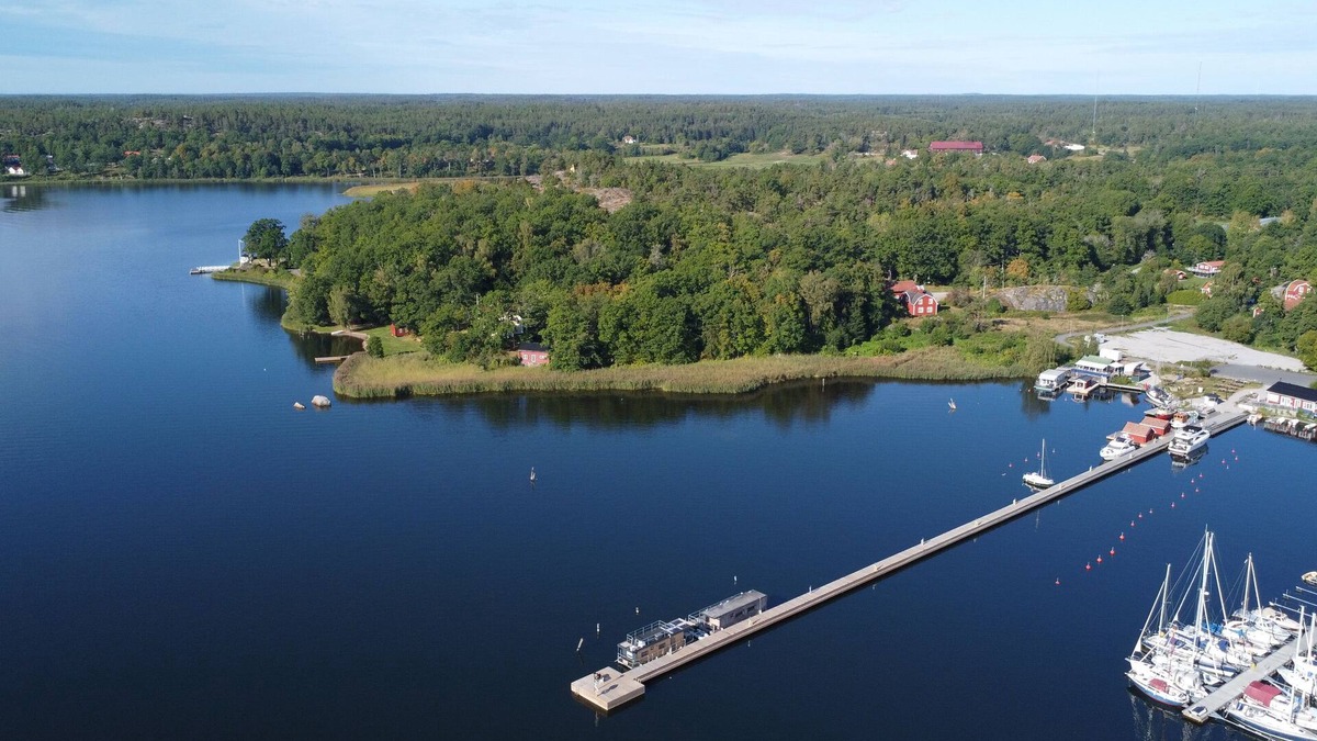 Hjorted House | Houseboat Terrace in Blankaholm - vacation in the archipelago with motorboat included