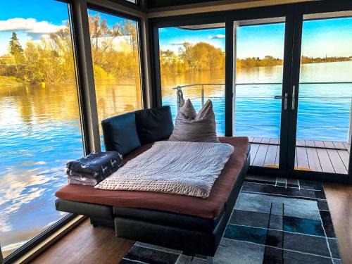 Wiesbaden Boat Rental | Houseboat villa.nautica