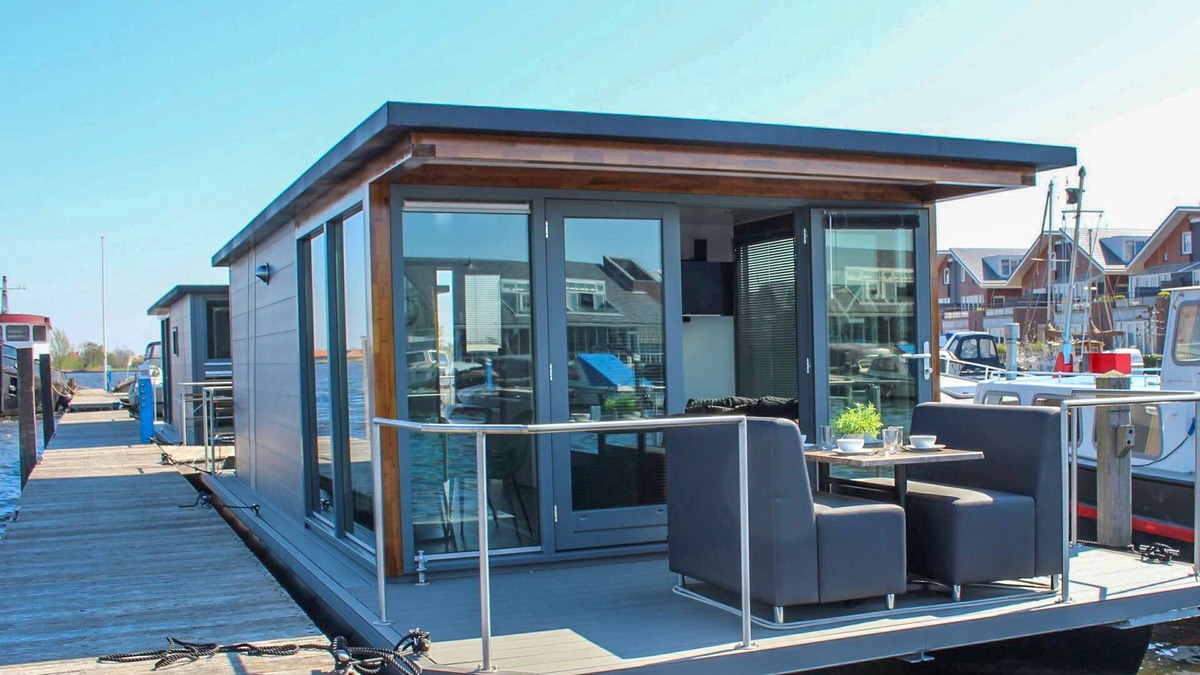 Municipality of Uitgeest Boat Rental | Houseboat with lake view and air conditioning
