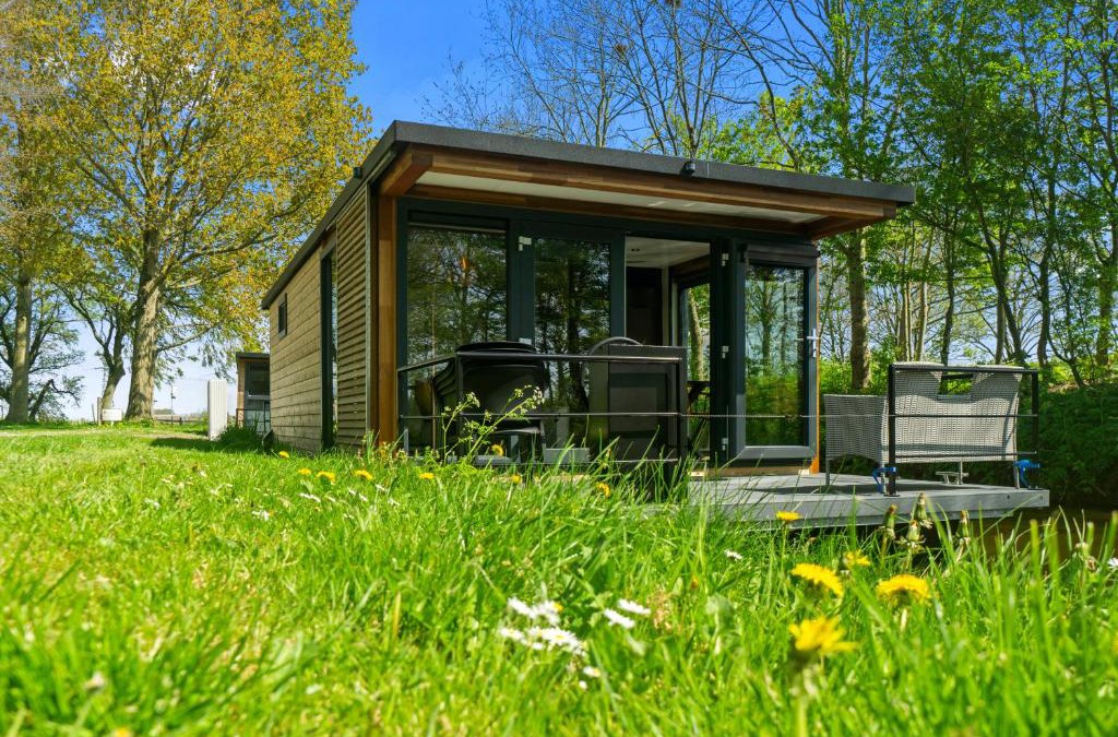 Weidum Boat Rental | Houseboats Pean-buiten Weidum
