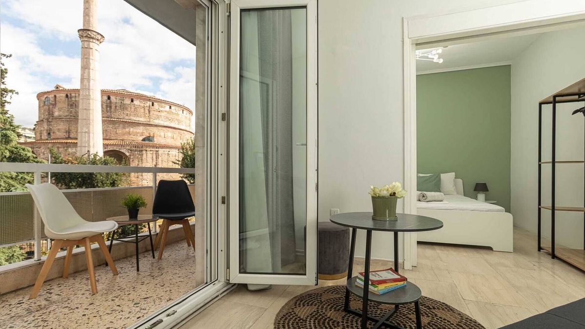 Thessaloniki City Centre Apartment | Houseloft Rotunda Escape