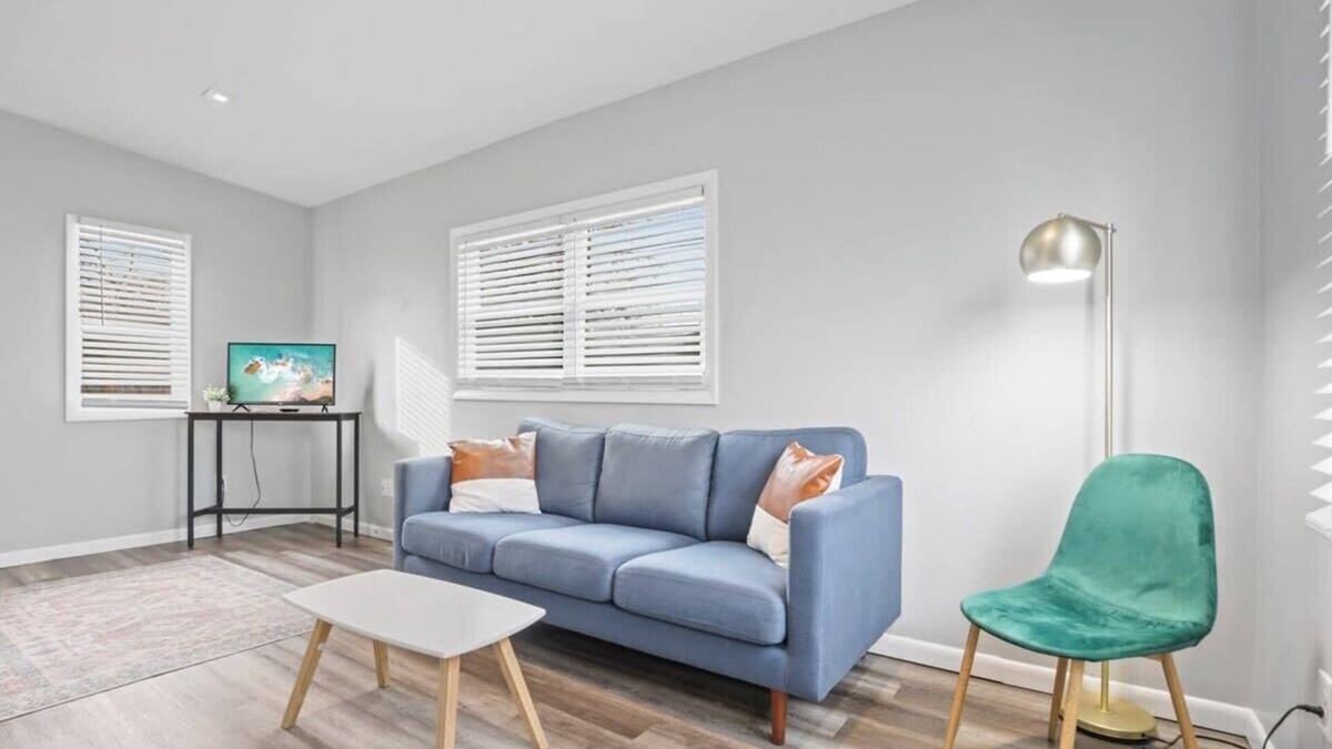 Newark Apartment | Housepitality - The Restful Studio - Cozy