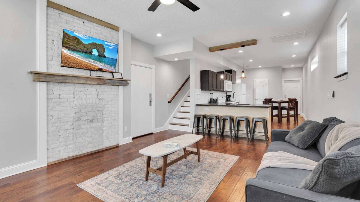 West Columbus House | Housepitality - The Urban Roost 2