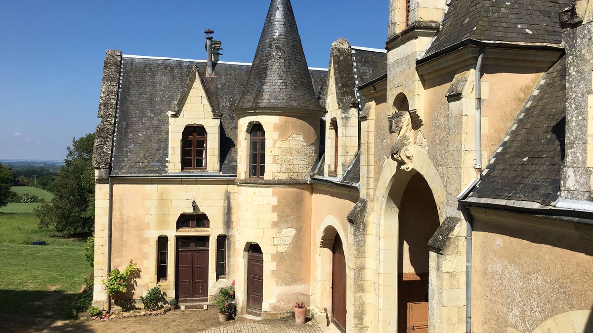 Ternay House | Housing manager in the park of a castle