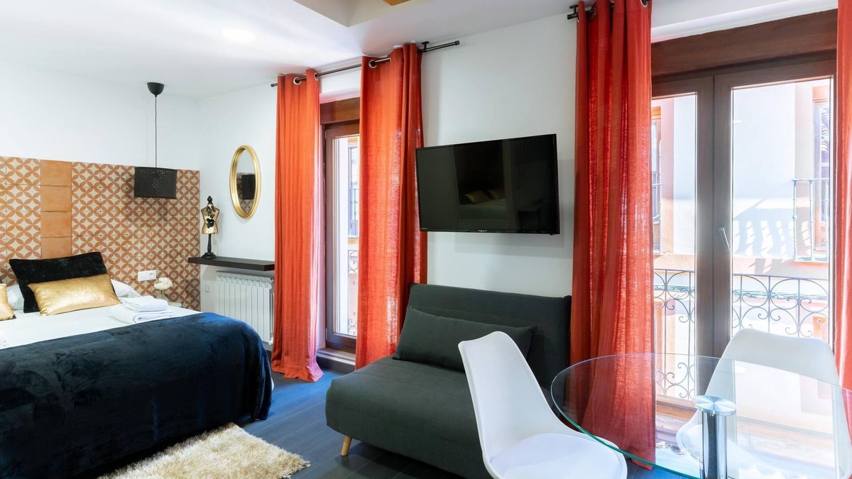 Old Town Apartment | Housingleon- Five Rooms Barrio Húmedo