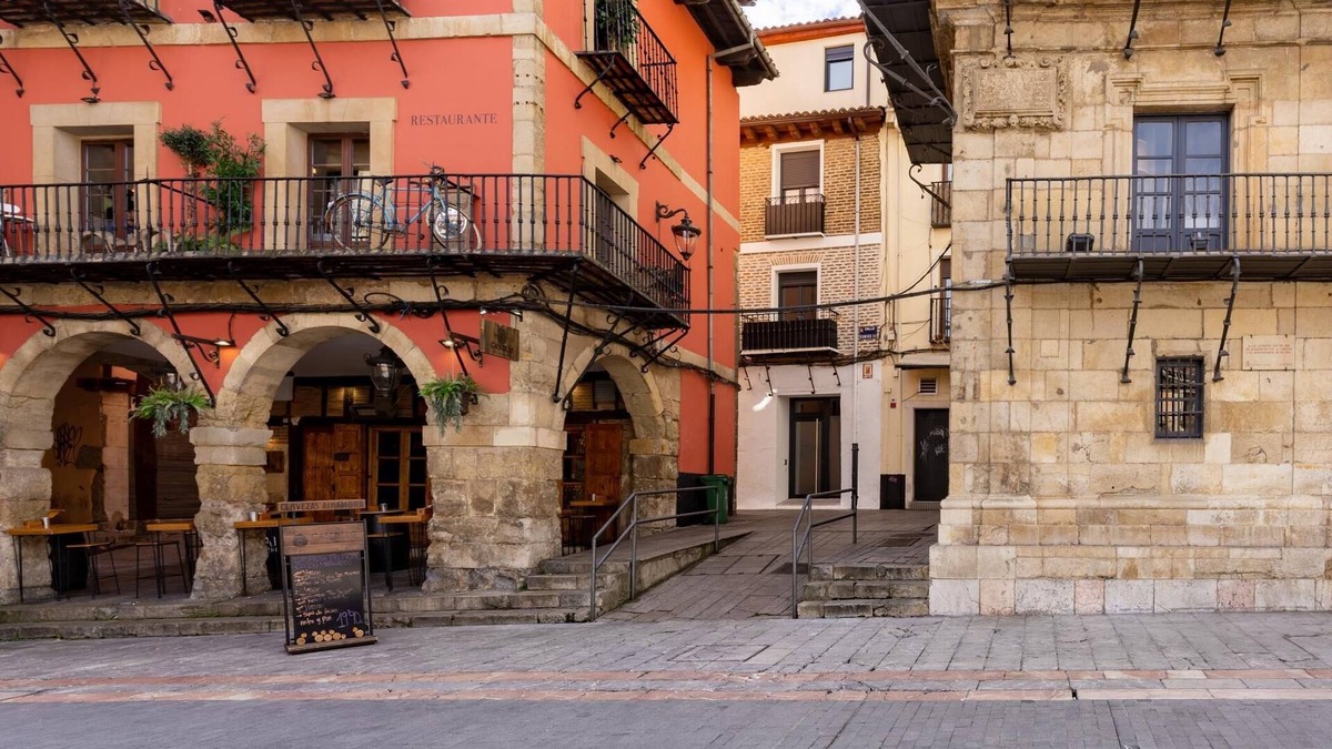 Old Town Villa | Housingleon- Main Square Hostel