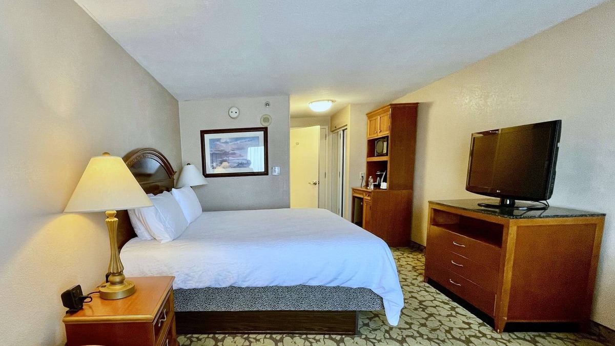Chinatown Hotel | Houston Comfort with Outdoor Pool, Breakfast, and The Galleria Around the Corner
