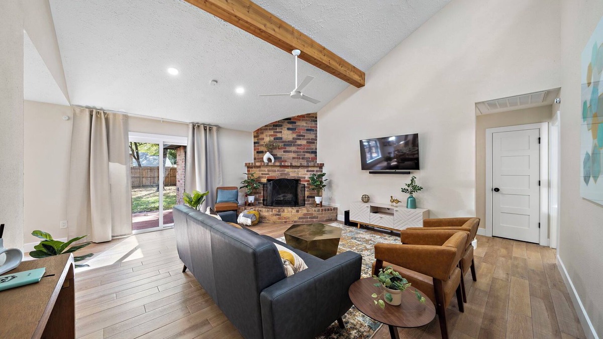 Grogan's Mill House | Houston Getaway Nr The Woodlands | BBQ Yard Games