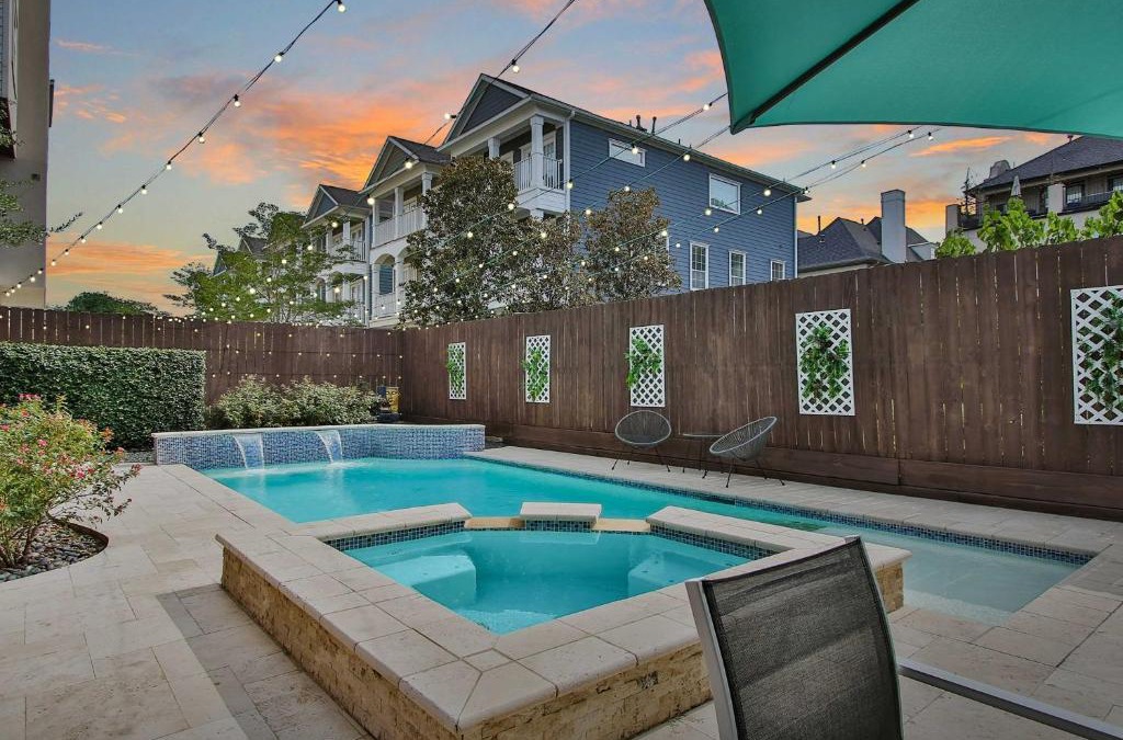 Shady Acres House | Houston Home Near Downtown with Pool and Hot Tub!
