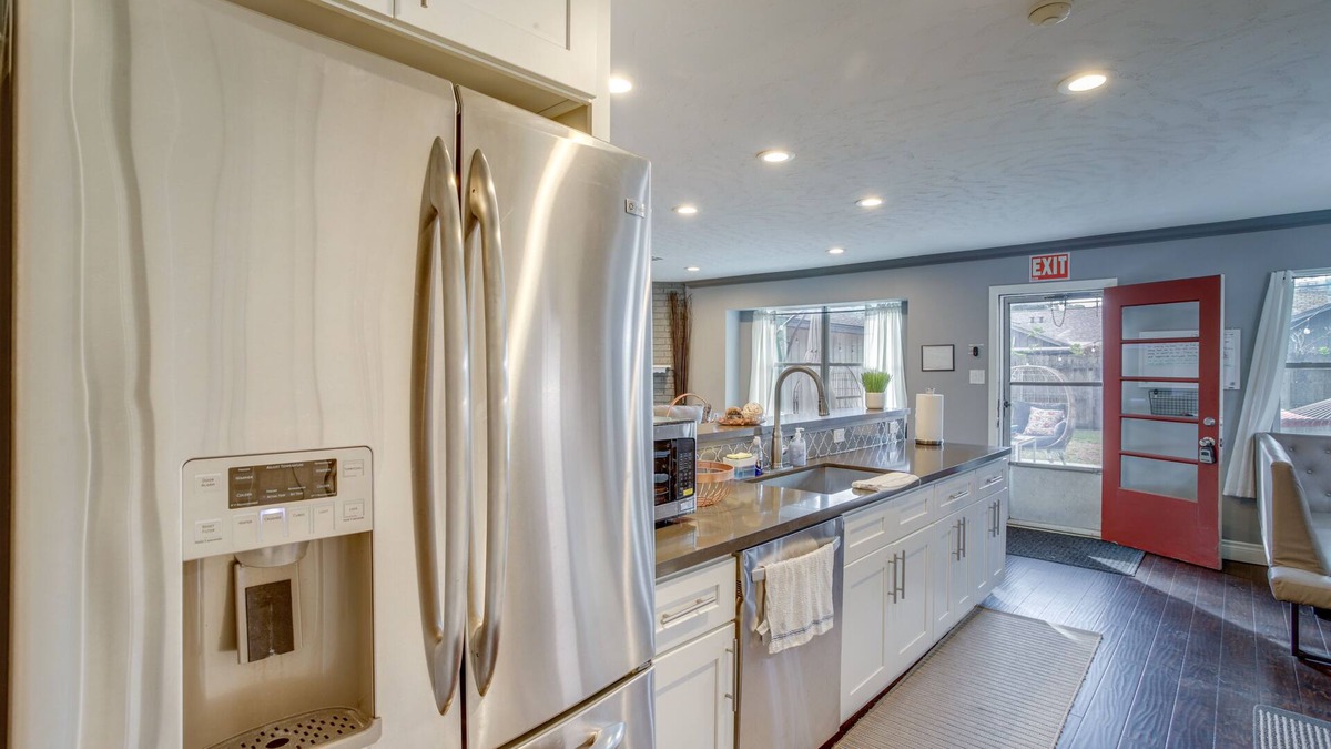 Spring Branch West House | Houston Home w/ Patio ~ 14 Mi to Downtown!