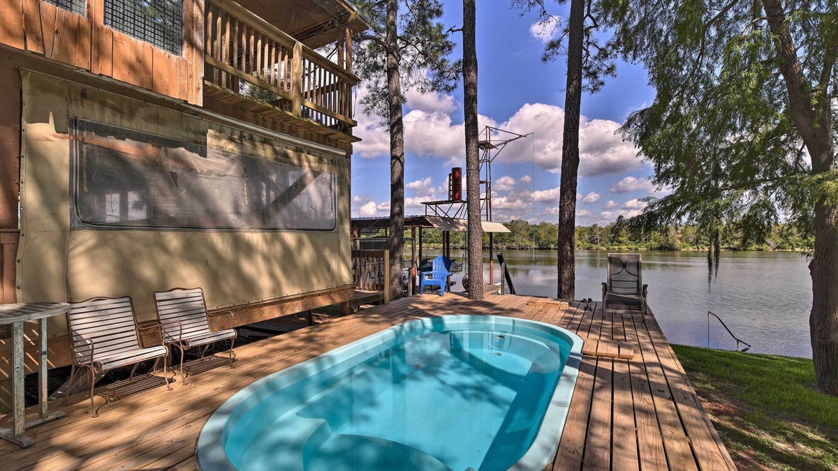 Barrett House | Houston Riverfront House w/Deck & Private Dock!