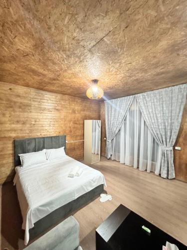 Yerevan Hotel | Hovakimyans Hotel And Pool
