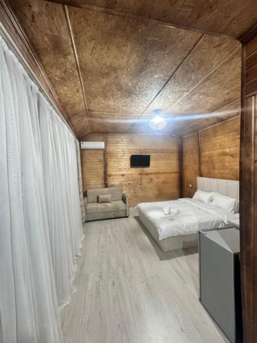 Yerevan Apartment | Hovakimyans Hotel And Pool EVN