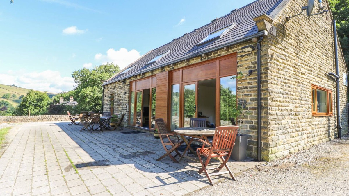 Cragg Vale Cottage | HOVE WOOD VIEW, pet friendly, with a garden in Cragg Vale