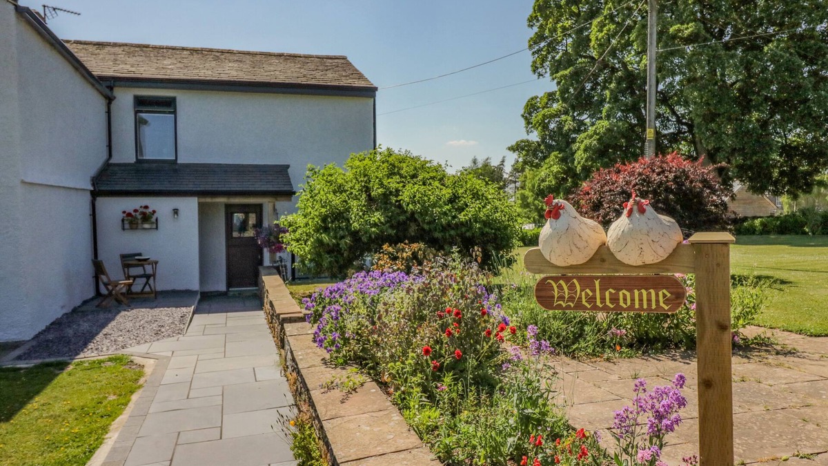 Welton Cottage | HOW HILL FARM COTTAGE, pet friendly, with a garden in Greystoke