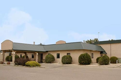 Portage La Prairie Hotel | Howard Johnson by Wyndham Portage La Prairie