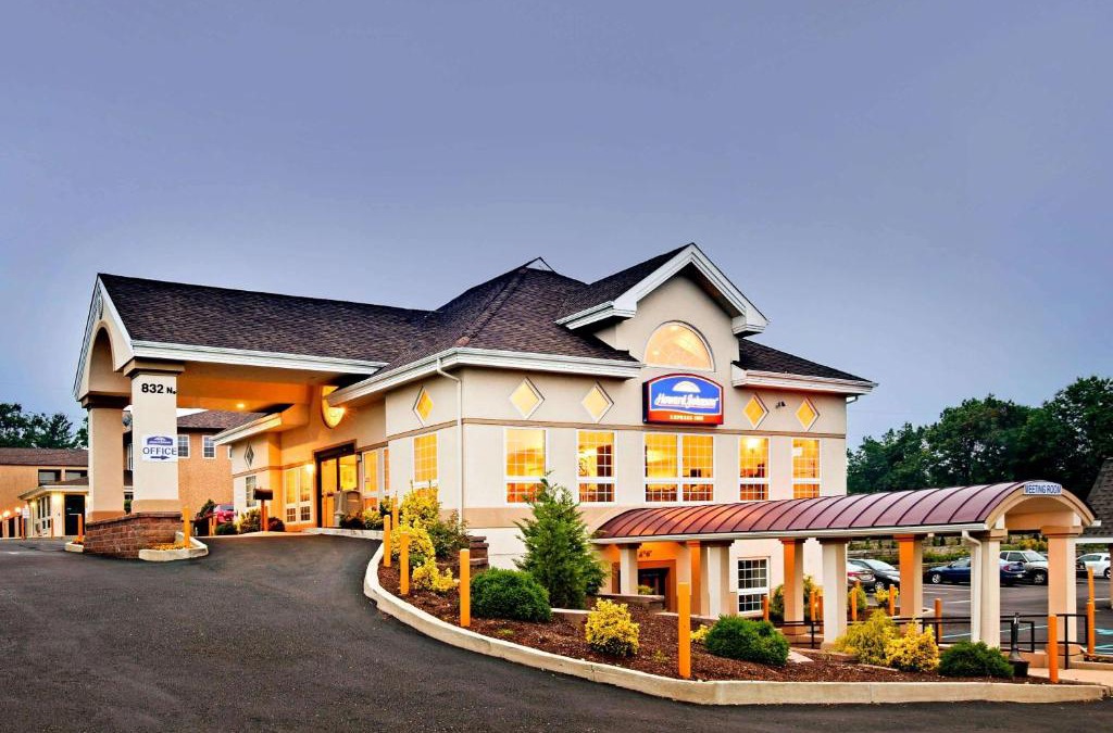 Grenloch Hotel | Howard Johnson by Wyndham Blackwood Near Philadelphia