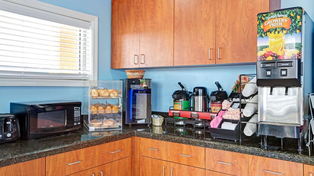 Galveston Hotel | Howard Johnson by Wyndham Galveston