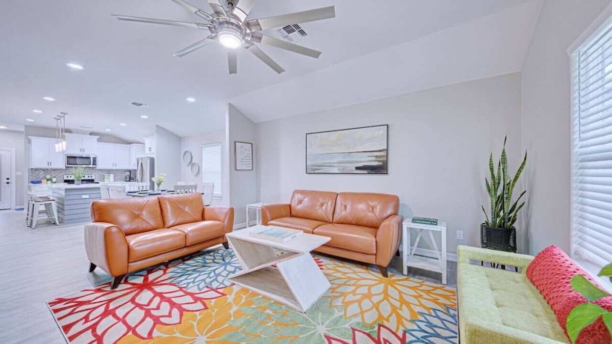 Flour Bluff House | Howdy Holiday: Modern Family Getaway