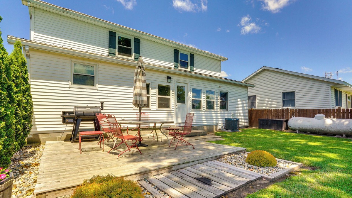 Howe House | Howe Retreat w/Fire Pit + Private Boat Dock!