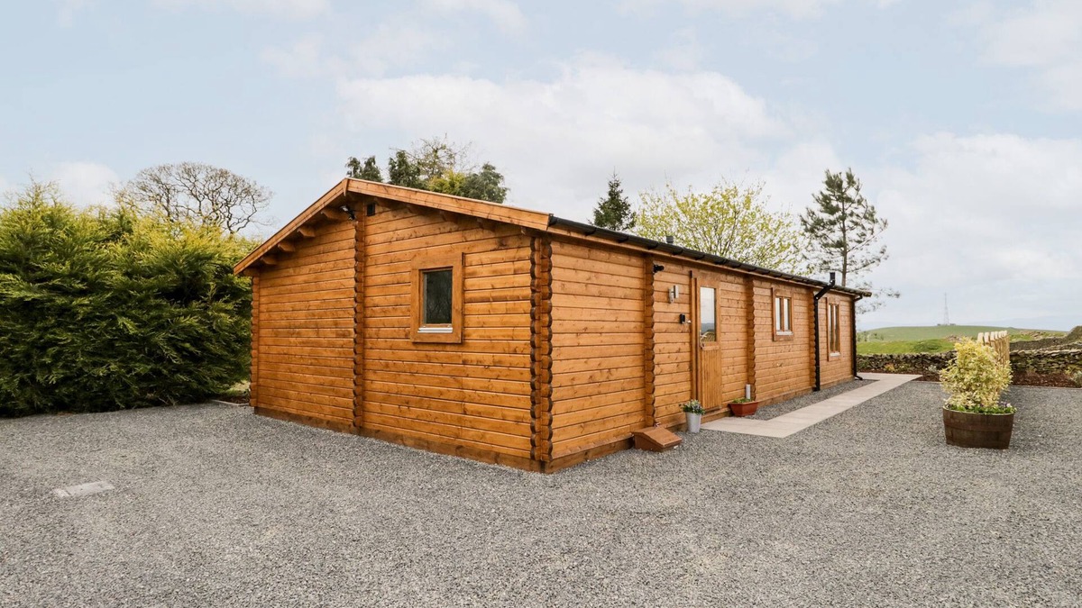 Kendal Cottage | HOWGILL LODGE, pet friendly, with open fire in Kirkby Lonsdale