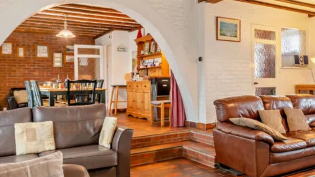 Weybourne House | HOXNE HOUSE WEYBOURNE ring AVAILABLE 5 bedroom10bed north coast.