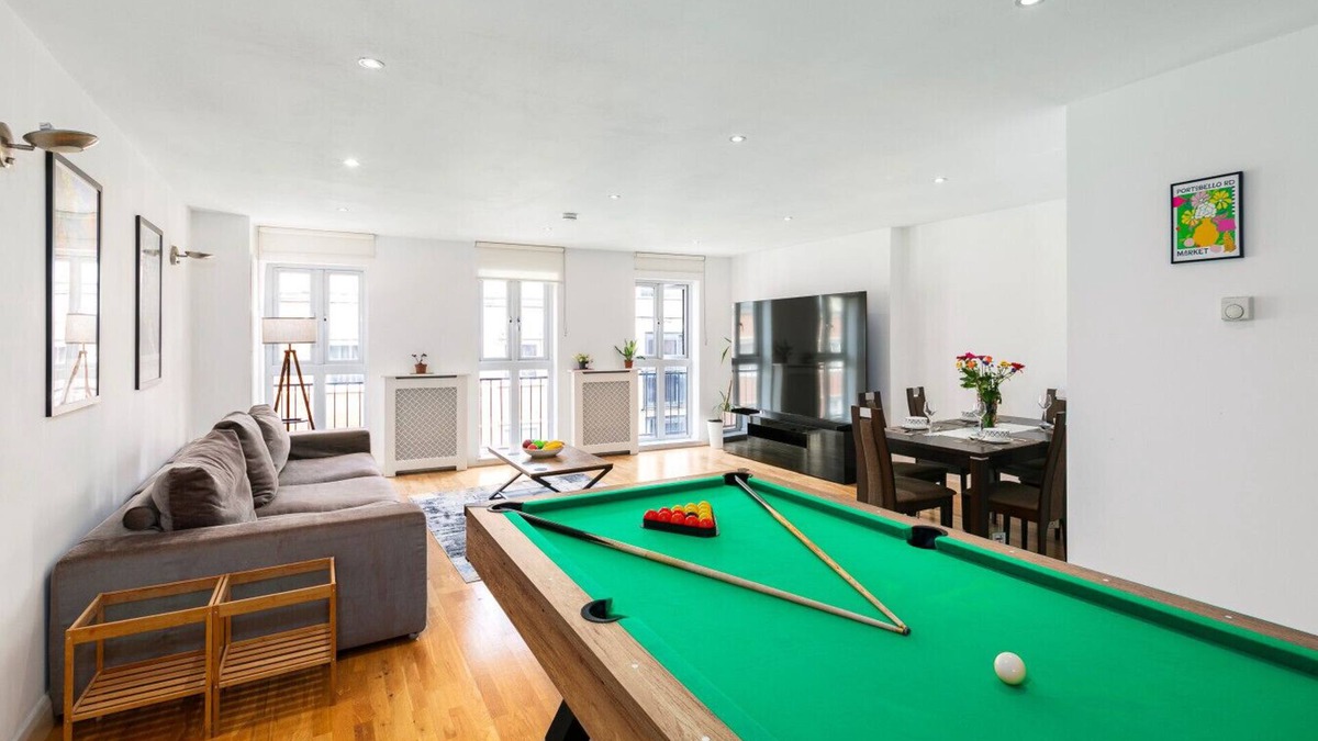 Shoreditch Apartment | Hoxton Hideaway 3 Bed 2 Bath Duplex, 140 sq meters, Pool Table & Rooftop Terrace
