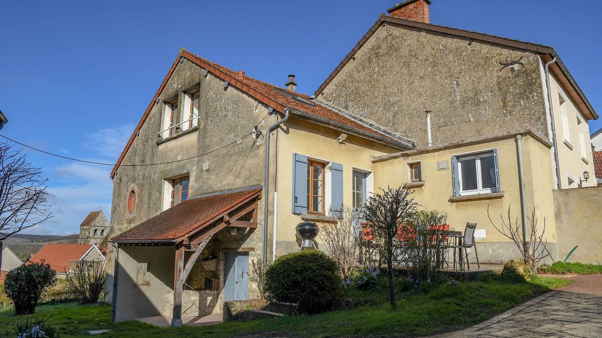 Oeuilly House | https:/my.virtualplanadvantage.com/tour/gite-du-rempartLe gîte du Rempart