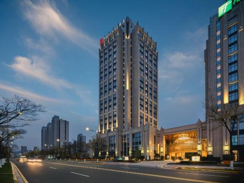Kunshan Hotel | HUALUXE Kunshan Huaqiao by IHG - F1 Racing Preferred Hotel