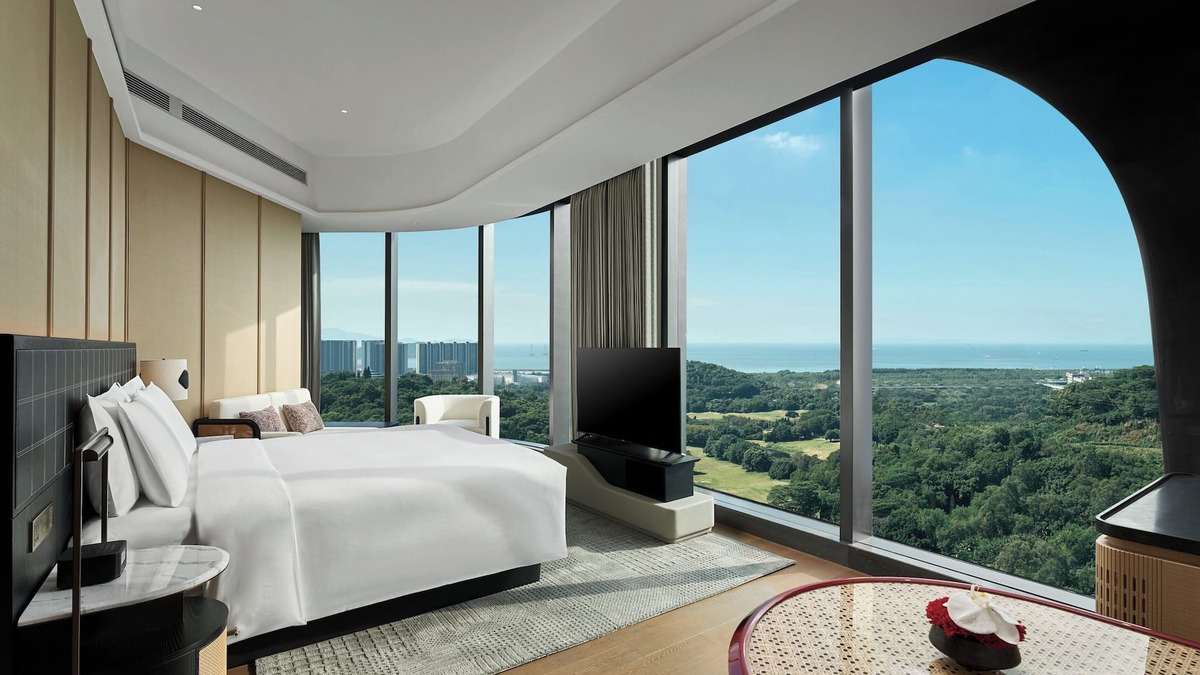 Central Business District Hotel | HUALUXE Shenzhen Bao'an by IHG