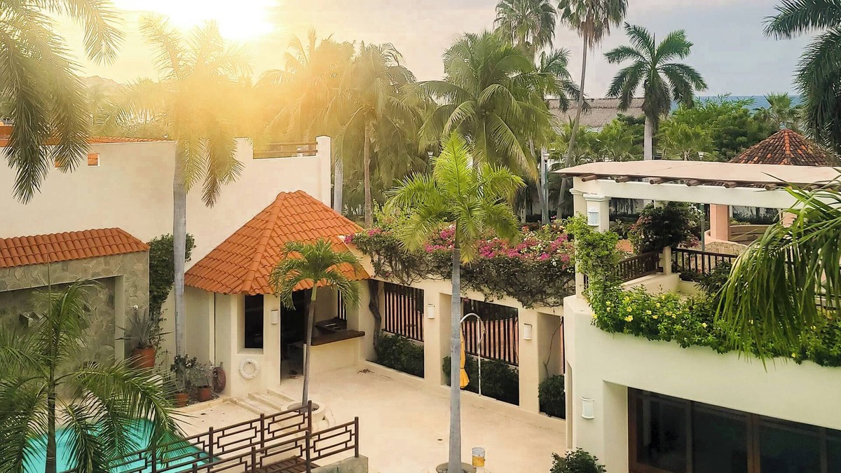 P Chahue Condo | Huatulco beauty in Chahue Bay. Large family condo with ocean and mountain views