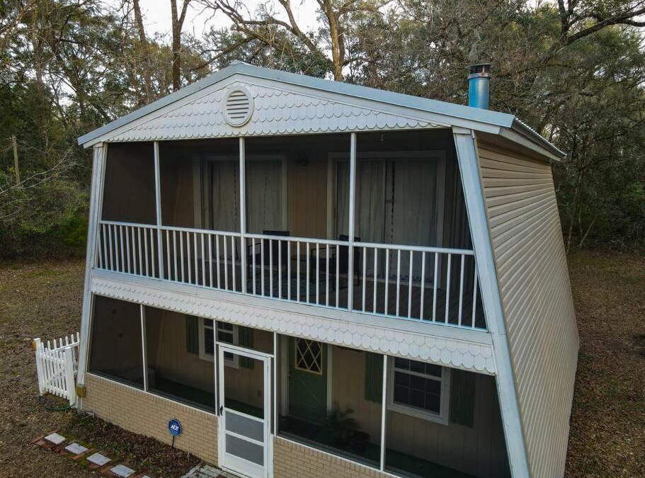Fort White House | Huck's Hideaway near the Santa Fe River