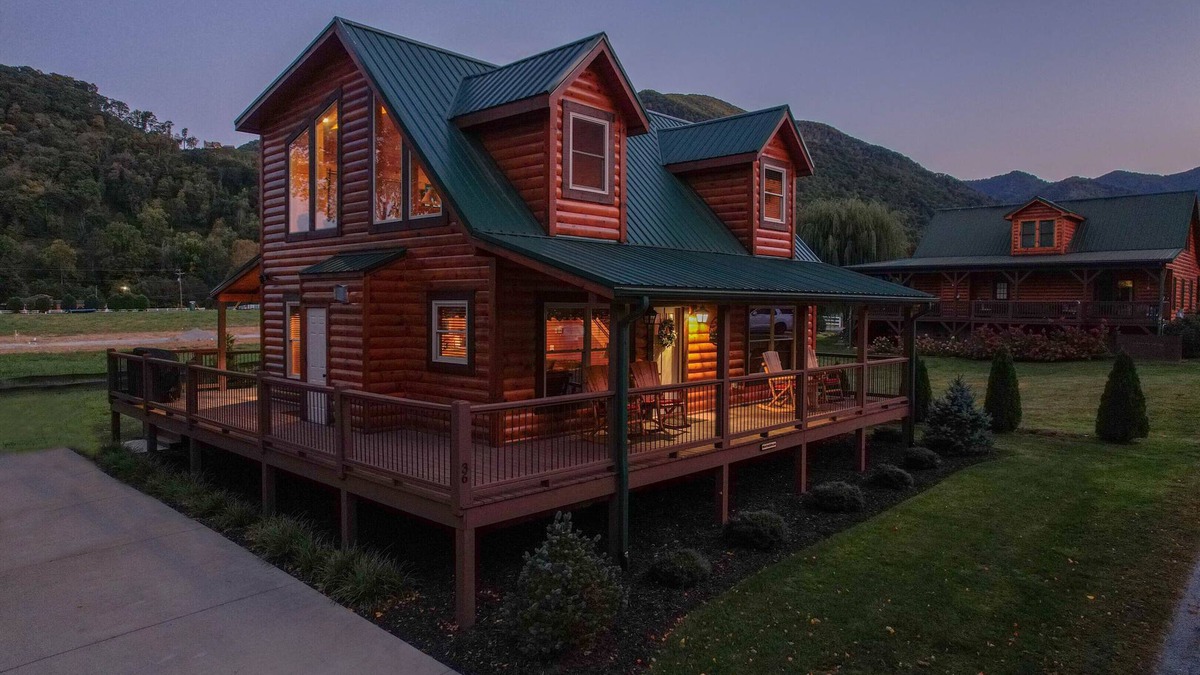 Maggie Valley Cabin | Huckleberry Lodge ~ Fall Color ~ New Cabin by Willow Tree Cabins