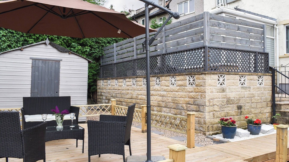 Huddersfield Cottage | Huddersfield House, Wood View
