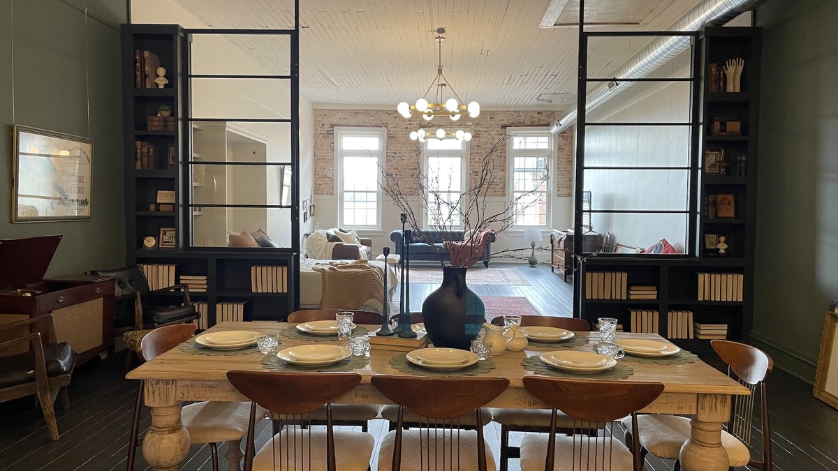 Huntingdon Apartment | Huddleston Hall - Historic Downtown Apartment