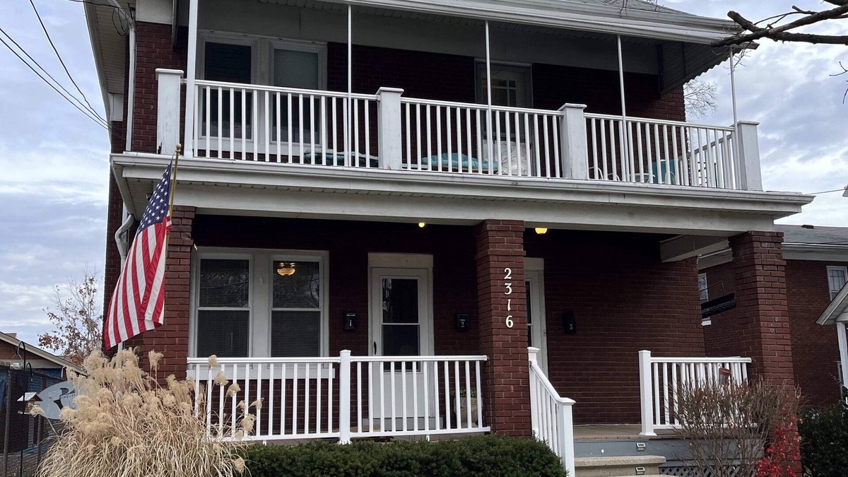 Norwood House | Hudson #1, Private Two Bed near Xavier & Downtown