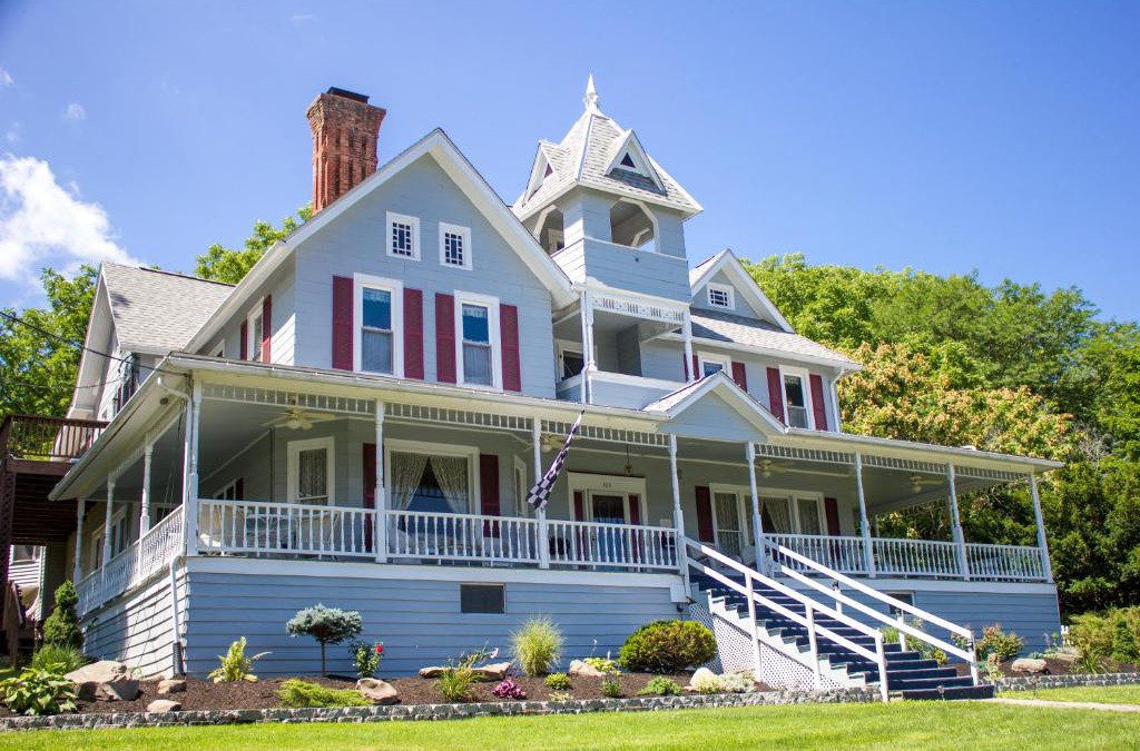 Watkins Glen Bed & Breakfast | Hudson Manor Bed & Breakfast