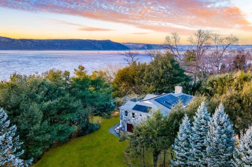 Briarcliff Manor House | Hudson River Views Firepit Patio Dog Run Game Room Stone Manor