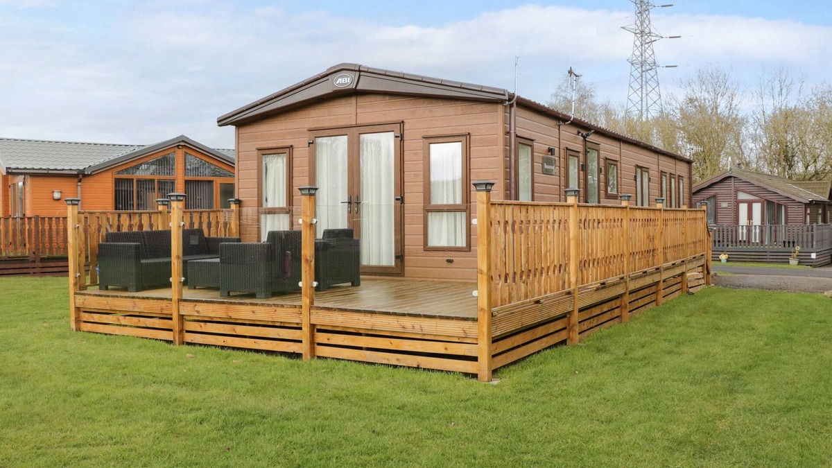 Yealand Conyers Cottage | HUDSON'S HIDEAWAY, pet friendly in South Lakeland Leisure Village
