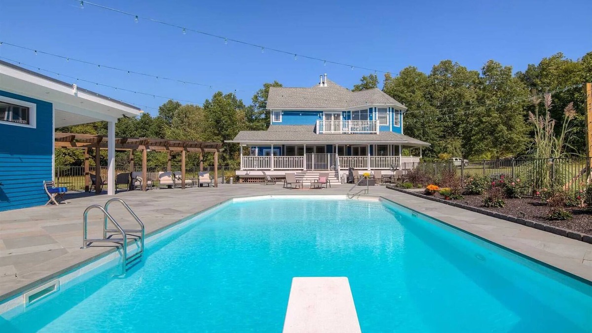 Gardiner House | Hudson Valley Extreme: Rock Climbing, Skydiving, and Wineries in the Gunks!