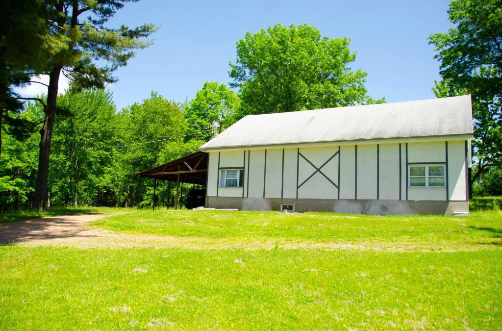 Hopewell Junction Ski Chalet | Hudson Valley Farmhouse on 4 acres, pets allow