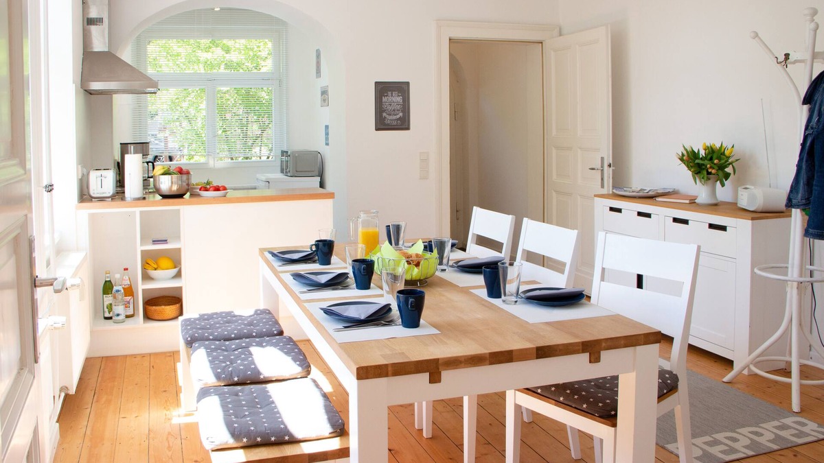 Bad Wildungen Apartment | Hufelandstern - Beautiful old building vacation apartment for up to 7 people with e-charging station