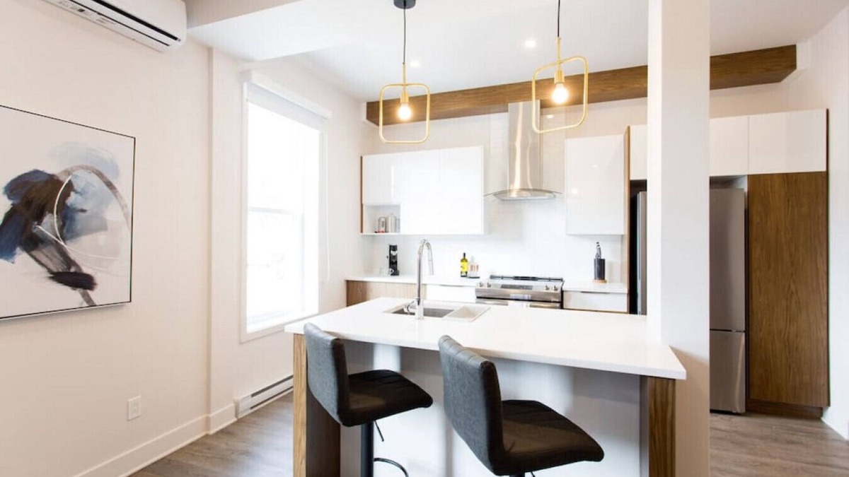 Mile End Apartment | Huge 2 Bdr with Balcony in Mile End by Denstays